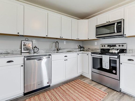 3rd image of 1800 Harwood St