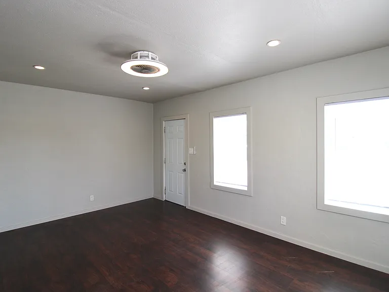 1022 S Montezuma Ave — Photo 4