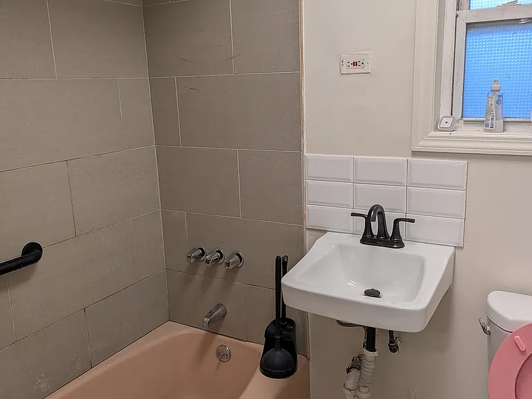 2550 Holland Ave #1FT — Photo 1