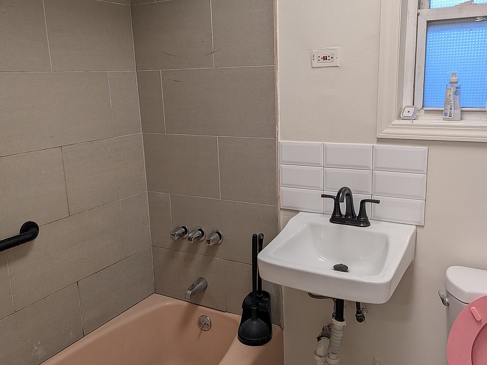 1st image of 2550 Holland Ave #1FT