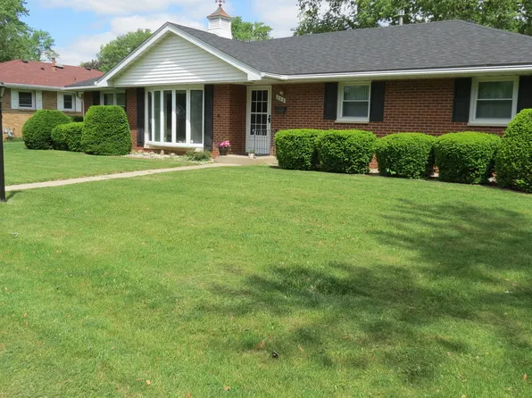 206 Vermont St, Momence, IL 60954