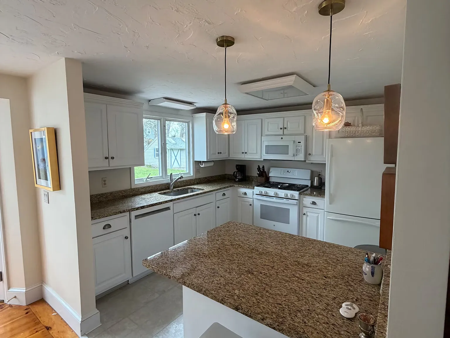 3 bed, 2108 sqft, $3,800 — Photo 4