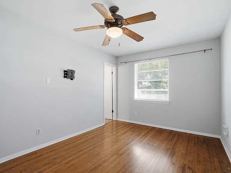 1403 Provincetown Ln — Photo 24