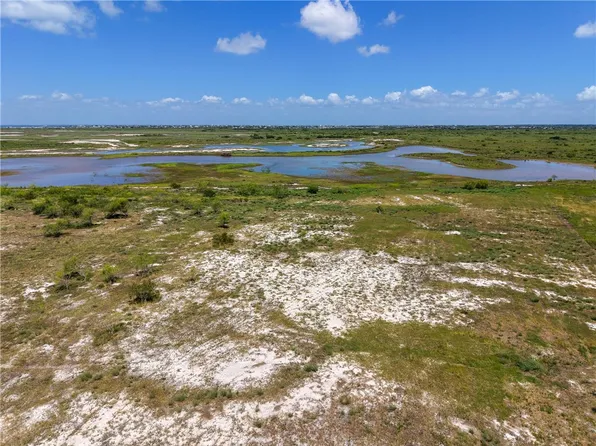 329 Cape Velero Dr, Rockport, TX 78382