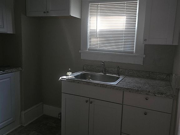 5th image of 324 Fairfax Ave NW