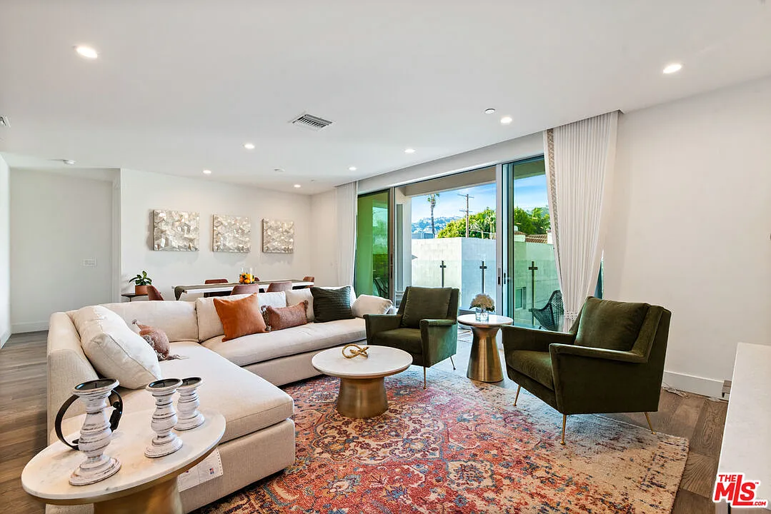 2 bed, 2.5 bath, 2116 sqft, $9,500 — Photo 3