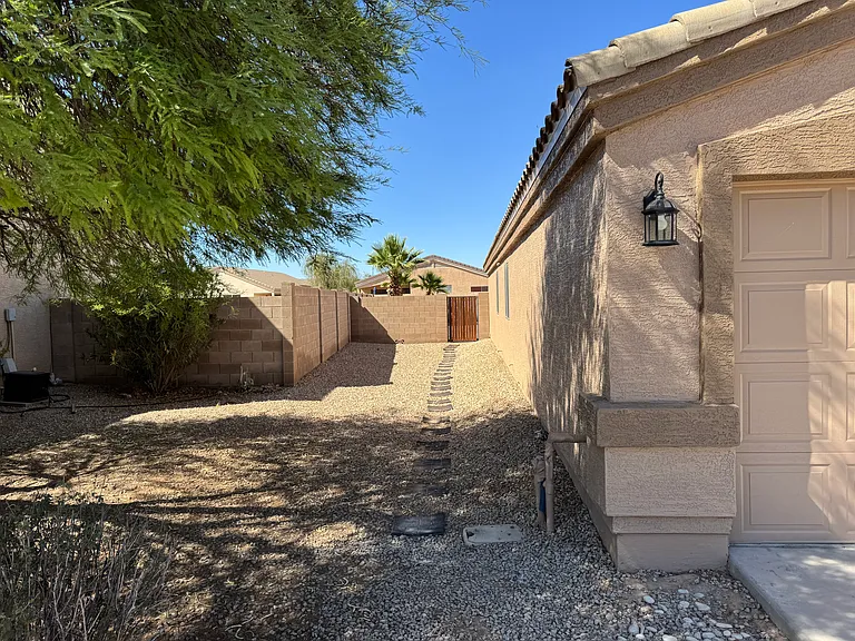 1880 E Kachina Dr — Photo 2