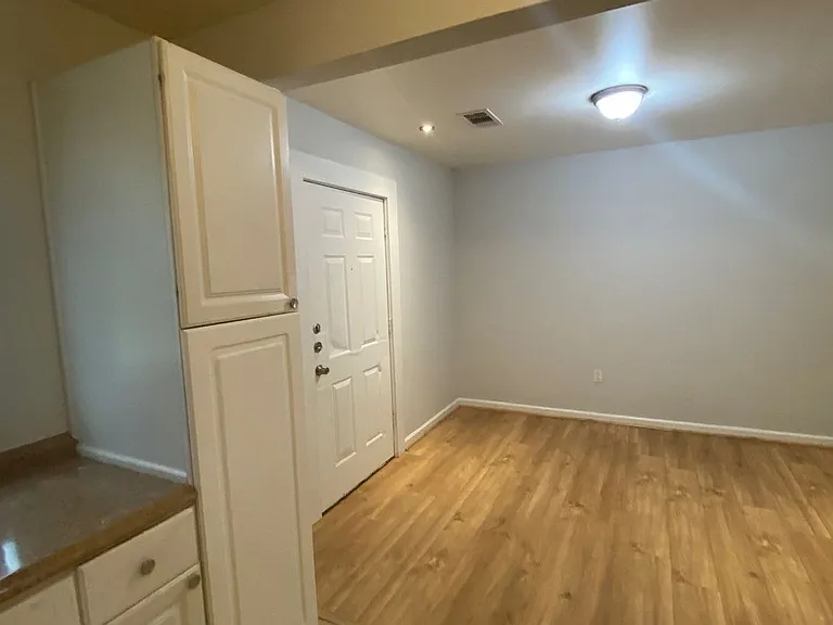 1918 Oleander Dr — Photo 4
