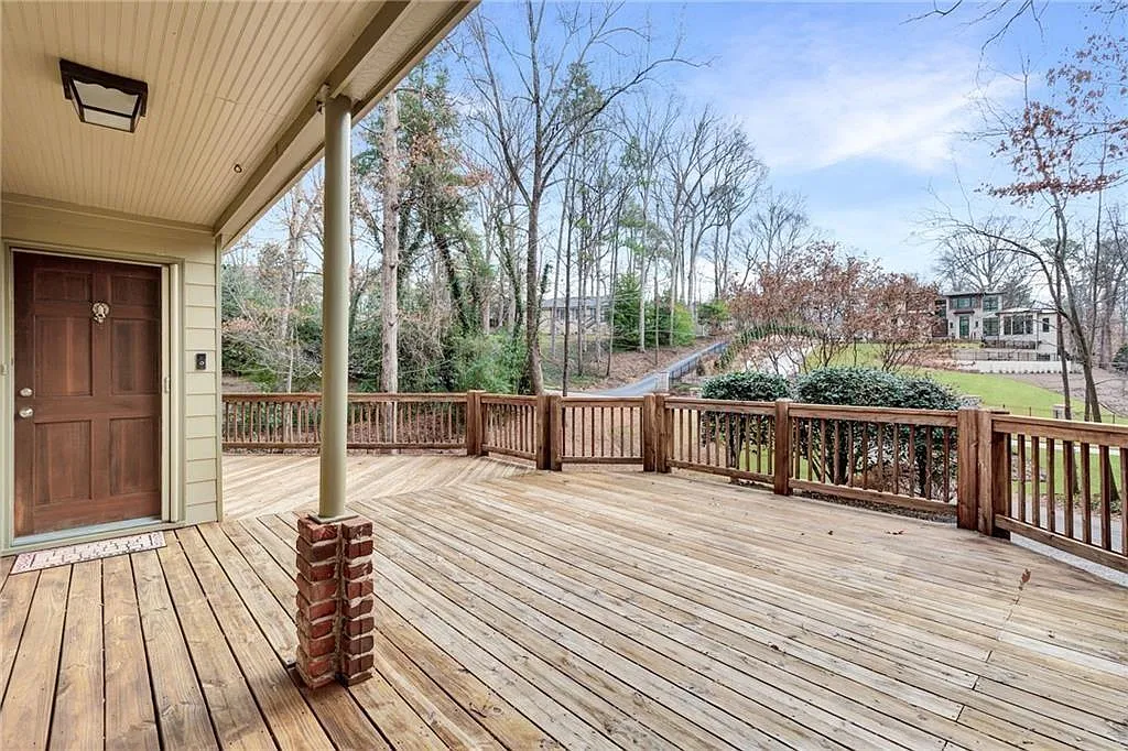 3 bed, 2.0 bath, 2352 sqft, $5,950 — Photo 4