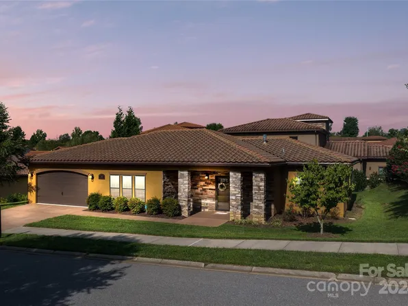 35 Ocaso Dr, Asheville, NC 28806