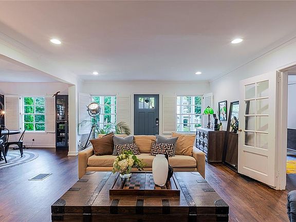 3rd image of 4006 N Stratford Rd NE