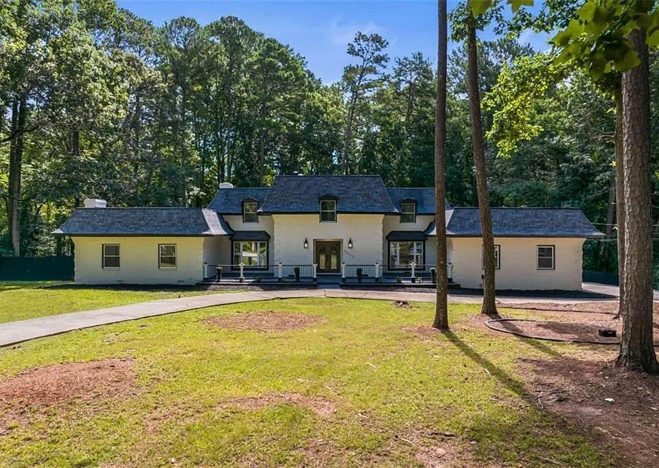 2023 Stoneleigh Dr