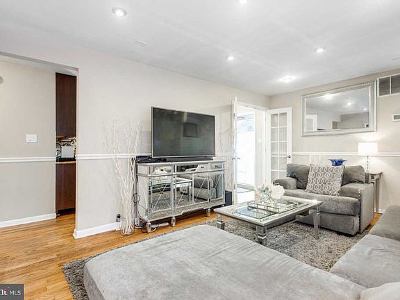3rd image of 1619 Gruenther Ave