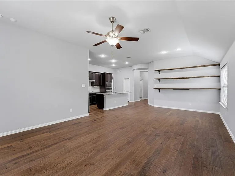 453 Rockaway Dr — Photo 4