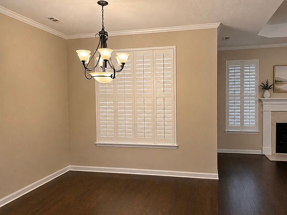 5th image of 216 Carriage Hills Cir