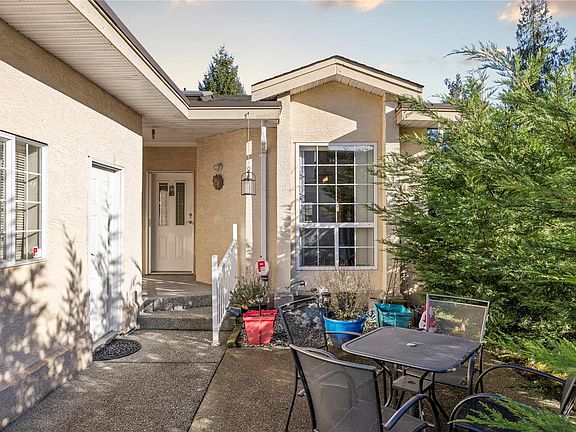 2nd image of 2979 River Rd #45