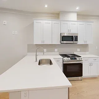 4 bed, 1100 sqft, $5,275 — Photo 2