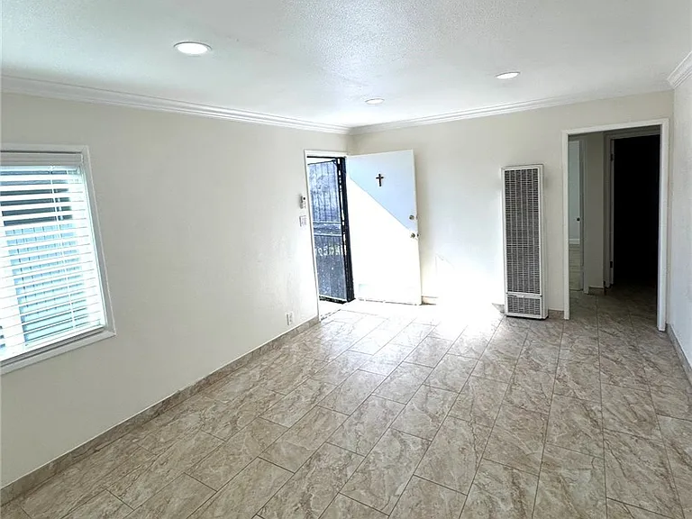 9105 Margaret St — Photo 14