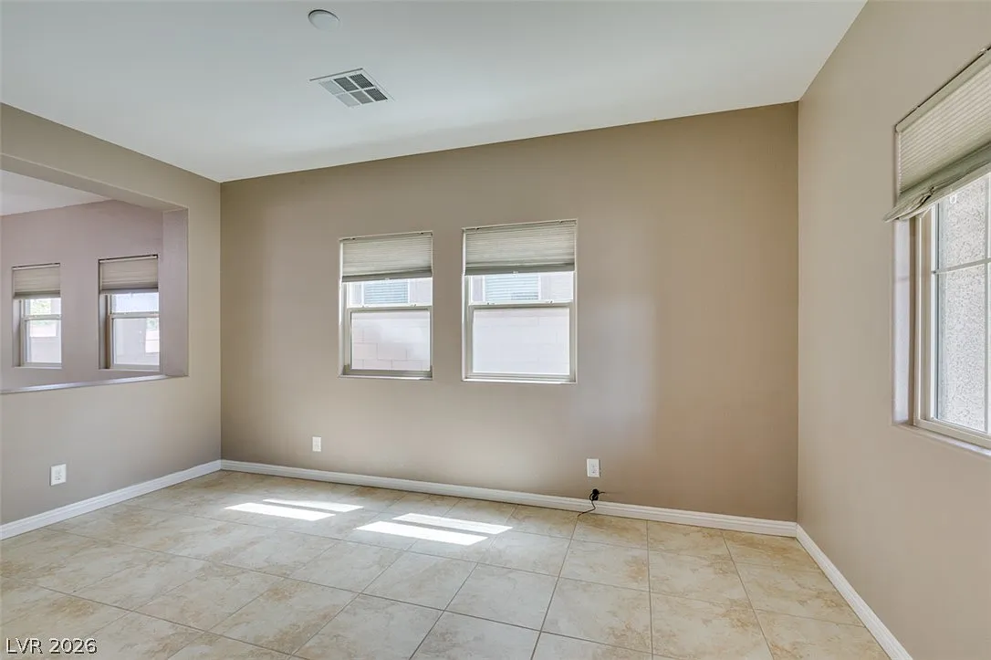 4 bed, 3.5 bath, 2018 sqft, $2,600 — Photo 4