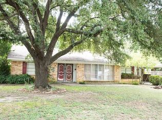 810 E Holly Ln, Mexia, TX 76667