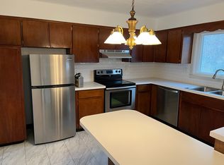 2990 Lansdowne Rd, Waterford, MI 48329