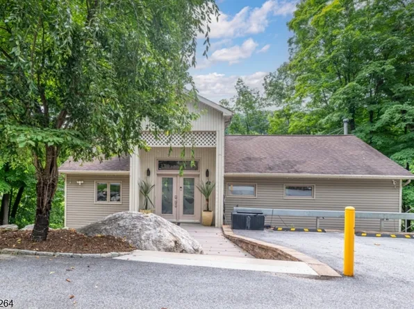 42 W Shore Dr, Vernon Twp., NJ 07462
