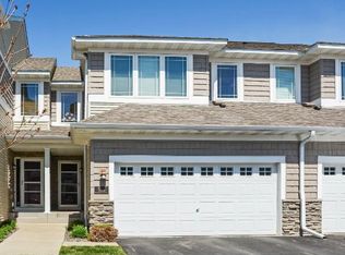 576 Sutherland Dr, Woodbury, MN 55129