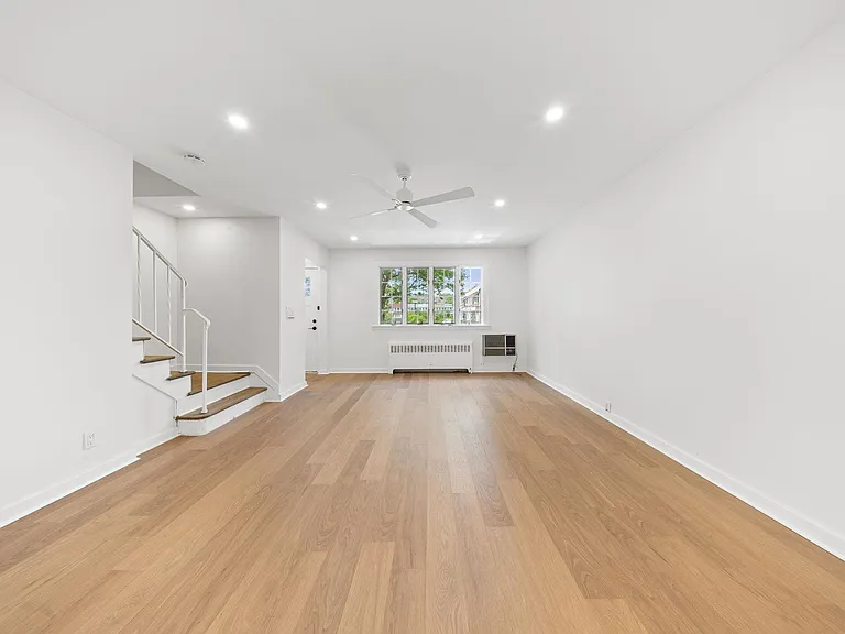 32 College St #2 — Photo 8