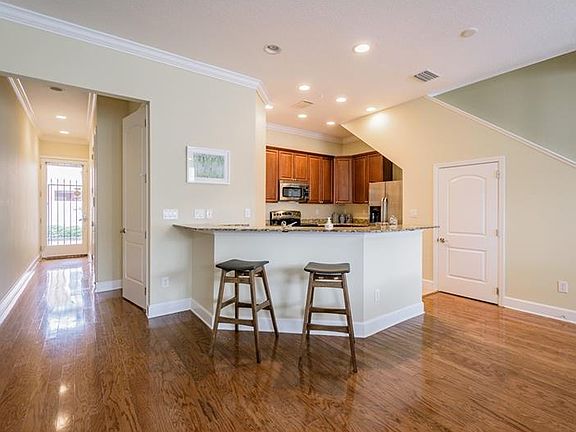 3rd image of 306 S Edison Ave Unit 4
