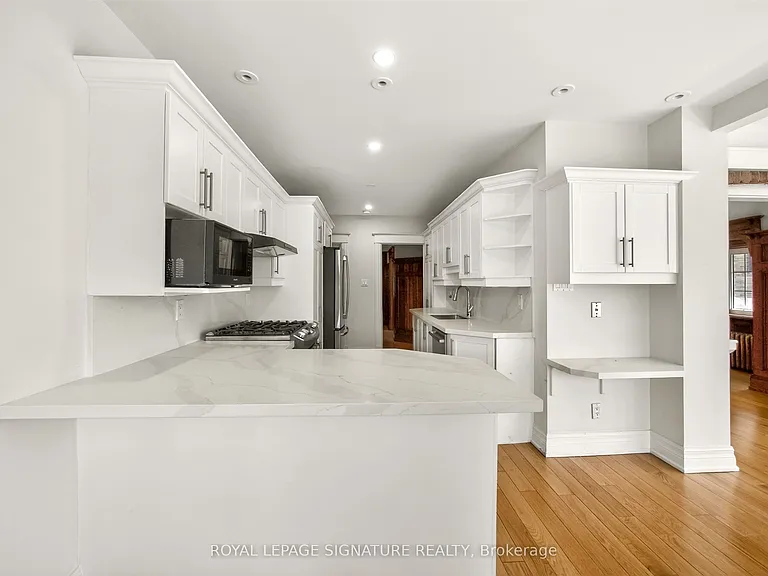 426 Armadale Ave — Photo 18