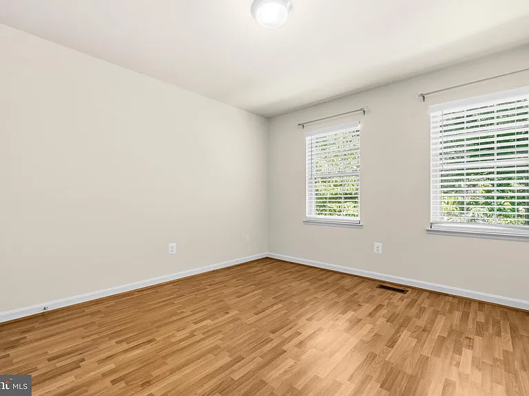 8931 Park Forest Dr — Photo 25