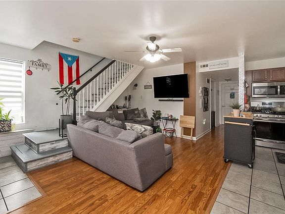 3rd image of 626 William St