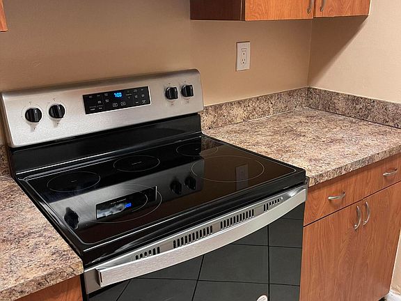 4th image of 940 W 36th Street #1