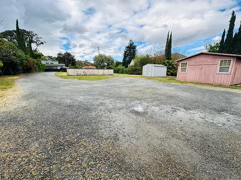 entrance driveway