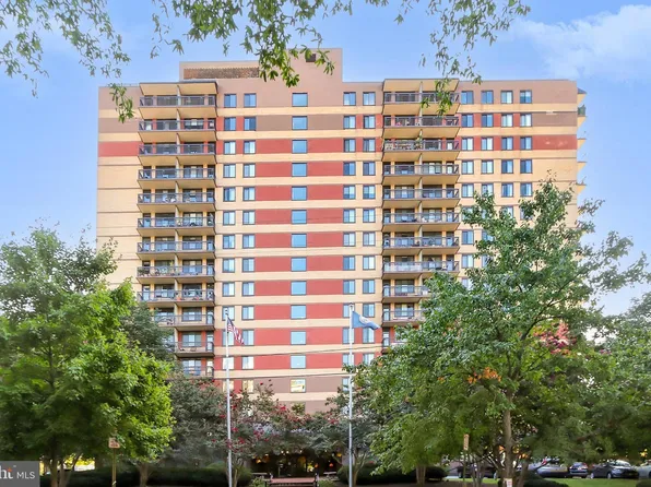 801 N Pitt St APT 1407, Alexandria, VA 22314