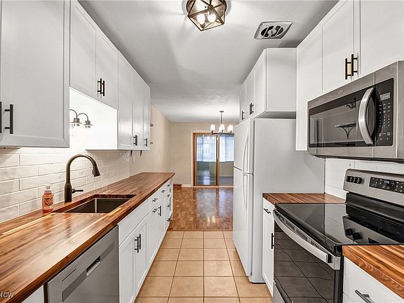 3rd image of 25400 Country Club Blvd Unit 2
