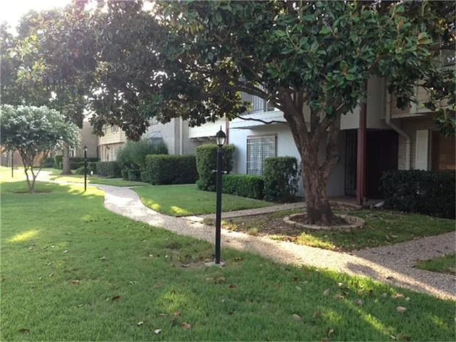 2 bed, 2.5 bath, 1258 sqft, $1,950 — Photo 4