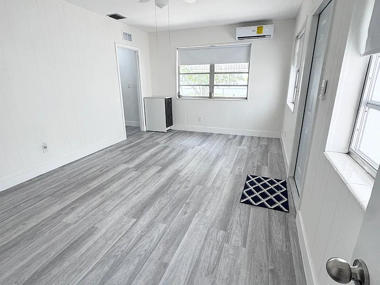 1030 Superior St #2 — Photo 1