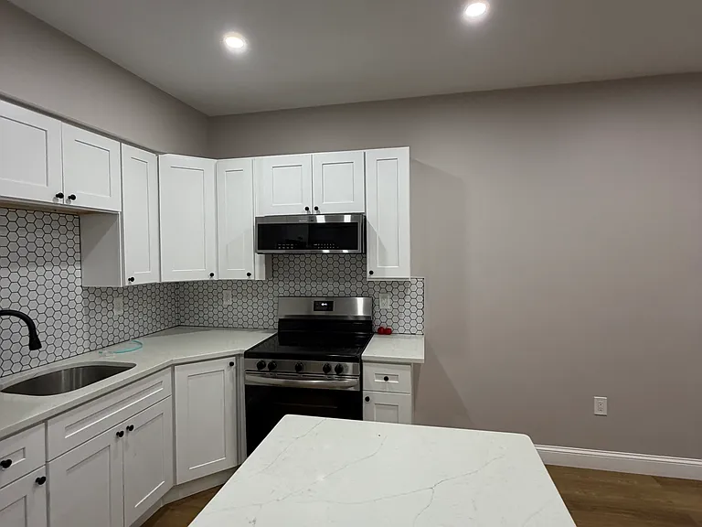 24 E Chestnut St #2 — Photo 4