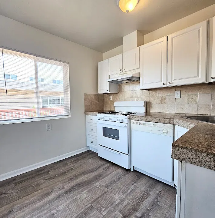 4640 Kansas St #8