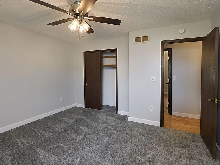 Parkview Dr — Photo 9