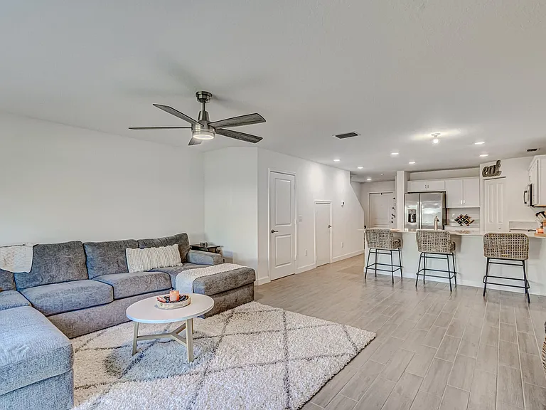 5007 Woods Edge Cir — Photo 4