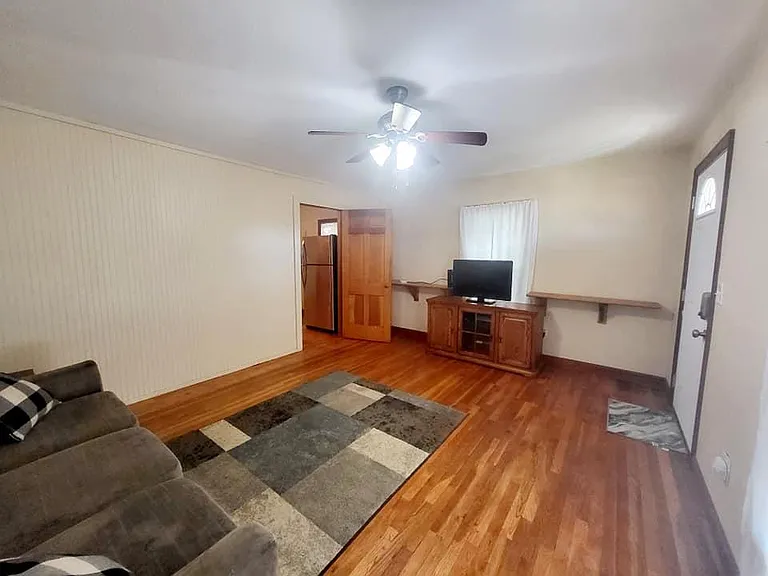 1546 Locust St — Photo 11