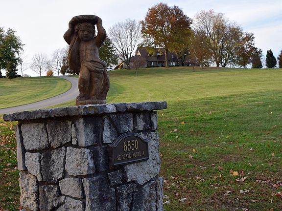 Entrance to Driveway