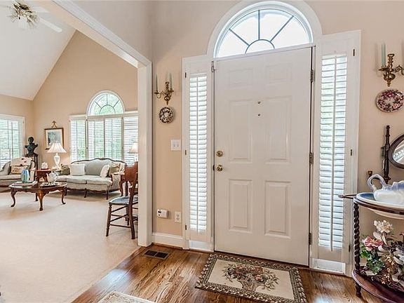 3rd image of 4811 Winterview Ln