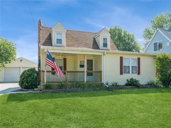 822 E 10th St S, Newton, IA 50208