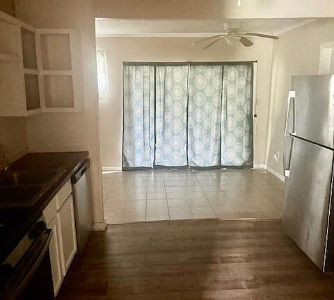 3rd image of 3810 Sherwood Dr