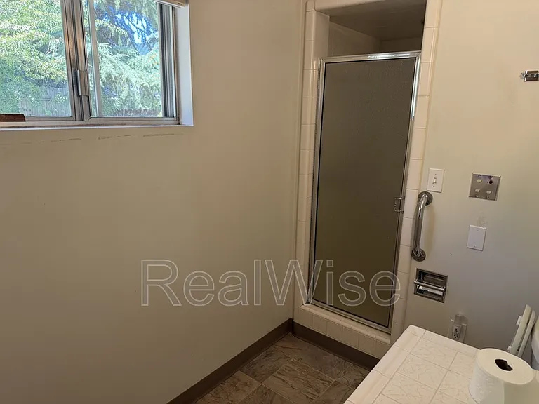 710 NW Midland Ave — Photo 49