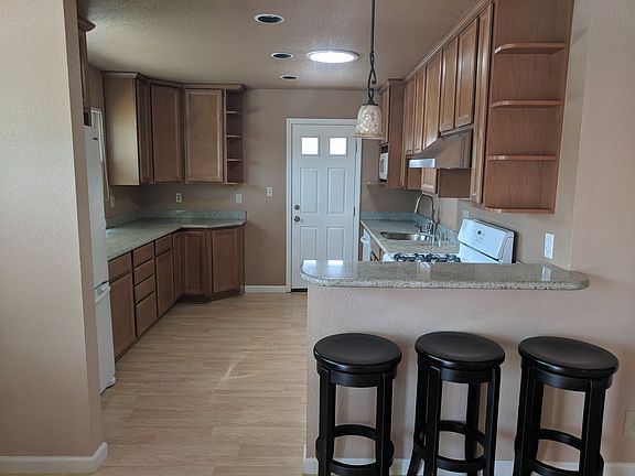 2nd image of 565 Smalley Ave
