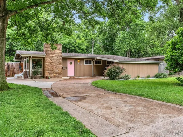 1523 Ridgewood Dr, Saint Louis, MO 63126